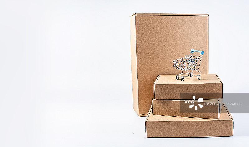 一堆快递盒纸箱子和购物车图片素材