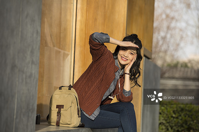 青年女子城市旅行图片素材