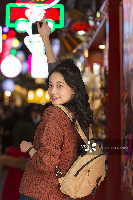 青年女子城市旅行图片素材