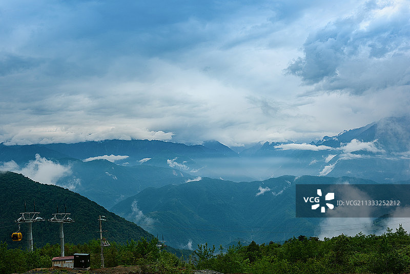 四川省雅安市石棉县王岗坪 云雾缭绕 山峦叠嶂图片素材