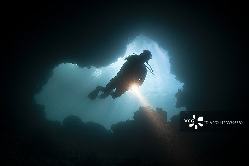 密克罗尼西亚帕劳蓝洞潜水员图片素材