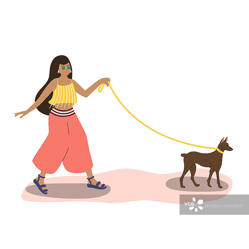 可爱的女孩在街上遛狗图片素材