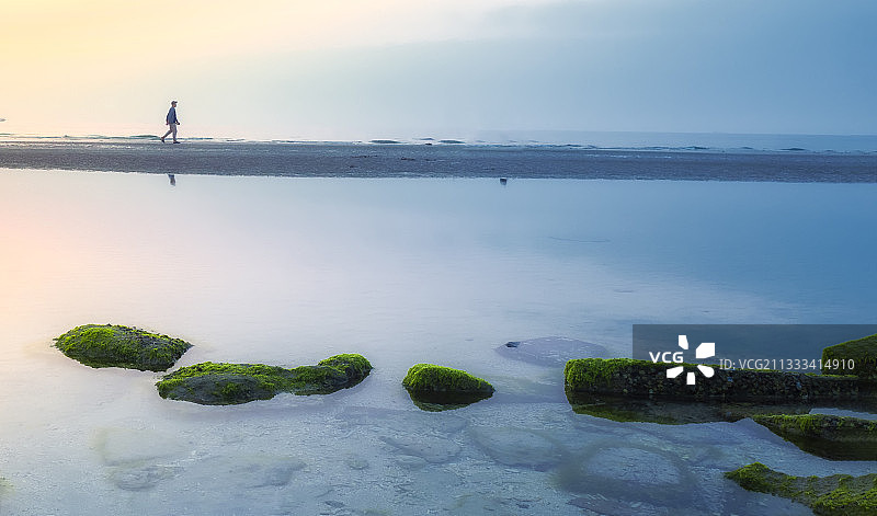 一个人去旅行图片素材