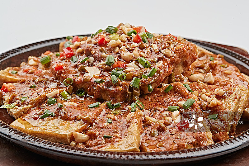 天半餐具装的虾酱锅塌豆腐图片素材