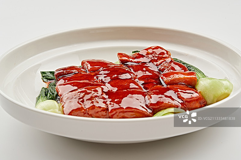白色瓷盘装的毛家红烧肉图片素材