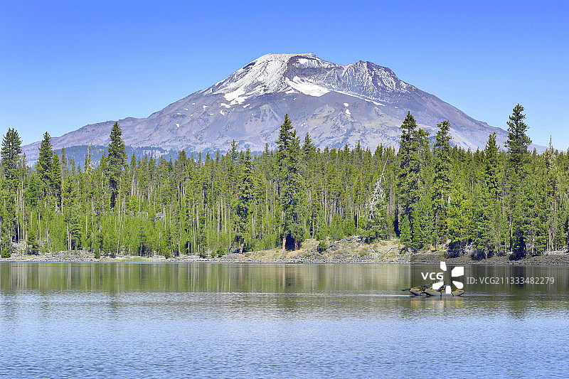 美国俄勒冈州学士山麋鹿湖上的渔民图片素材