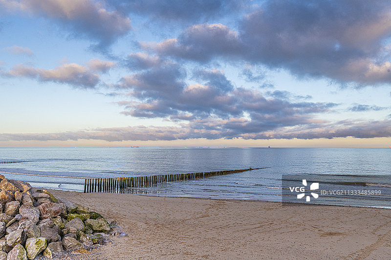 法国上法兰西大区桑加特海滩的日出图片素材