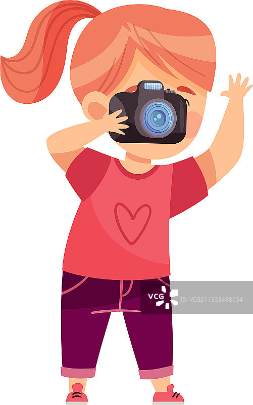 手持相机拍照的红发女孩图片素材