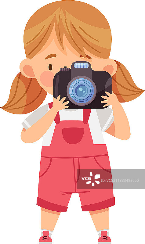 扎着马尾辫拿着相机拍照的可爱女孩图片素材
