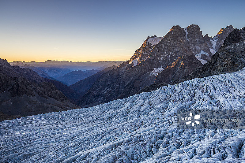 法国埃克兰国家公园瓦卢瓦斯山谷白冰川图片素材