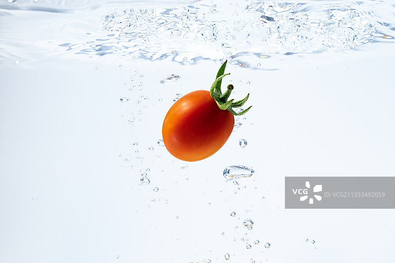水中的小番茄图片素材