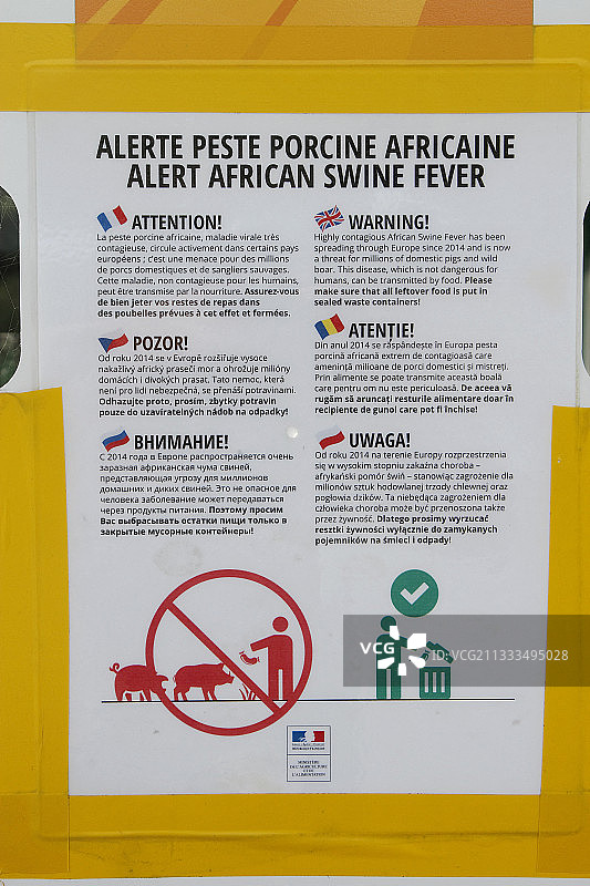 法国阿摩尔滨海省关于非洲猪瘟的警示信息面板图片素材