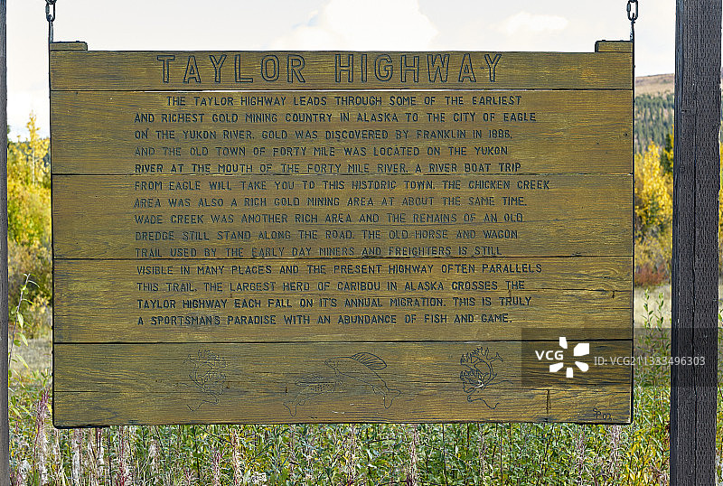 阿拉斯加州，从泰特林路口到老鹰城的泰勒公路图片素材