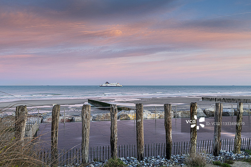 法国上法兰西大区桑加特海滩的日出图片素材