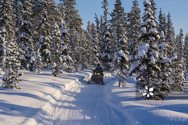 雪地摩托，尤卡斯耶尔维，瑞典图片素材