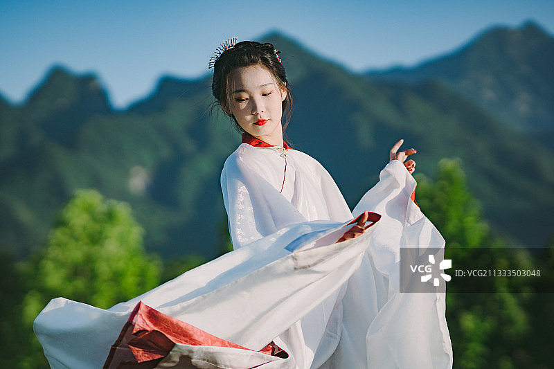 古风人像翩翩起舞图片素材