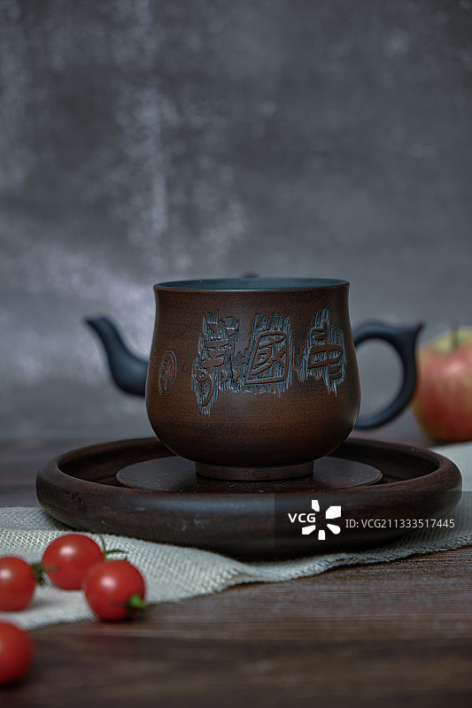古朴的手作云南建水茶杯图片素材