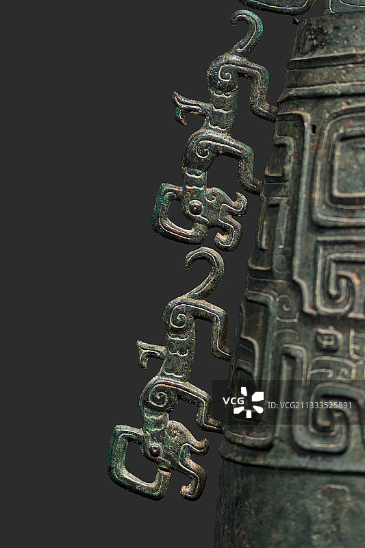 珍贵文物，青铜器青铜钟，春秋时期，宝鸡市眉县博物馆收藏图片素材