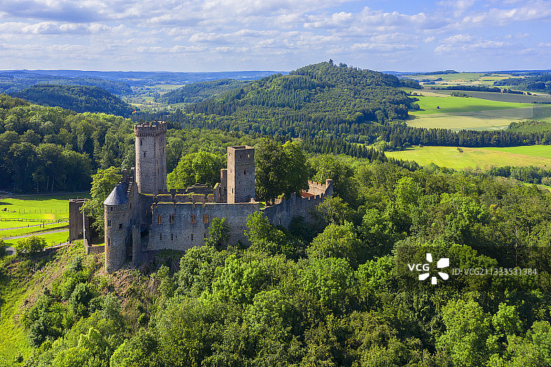 德国莱茵兰-普法尔茨州盖罗尔施泰因附近佩尔姆的卡塞尔堡航拍图片素材
