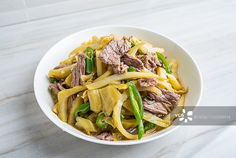 中国家常菜一碟酸菜炒牛肉图片素材