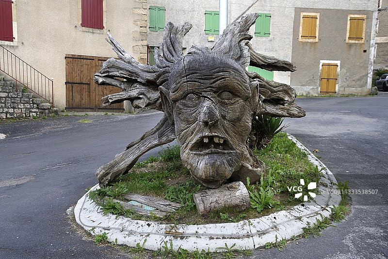 洛泽尔-塞文山脉村庄雕刻的树根 - 法国图片素材