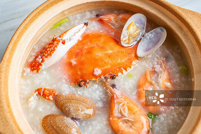 中国潮汕砂锅粥一锅虾蟹海鲜粥图片素材