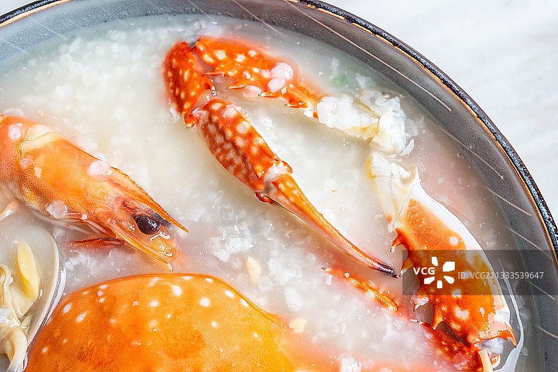 中国潮汕砂锅粥一碗虾蟹海鲜粥图片素材