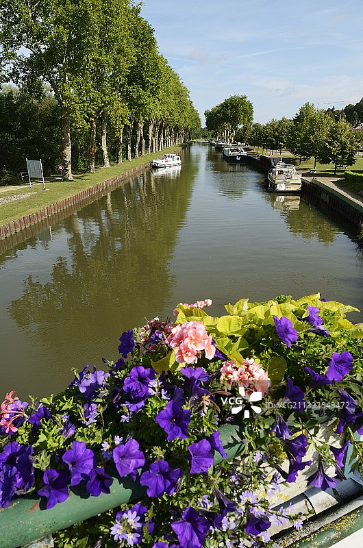 布里亚尔运河十七世纪船闸下游，法国图片素材