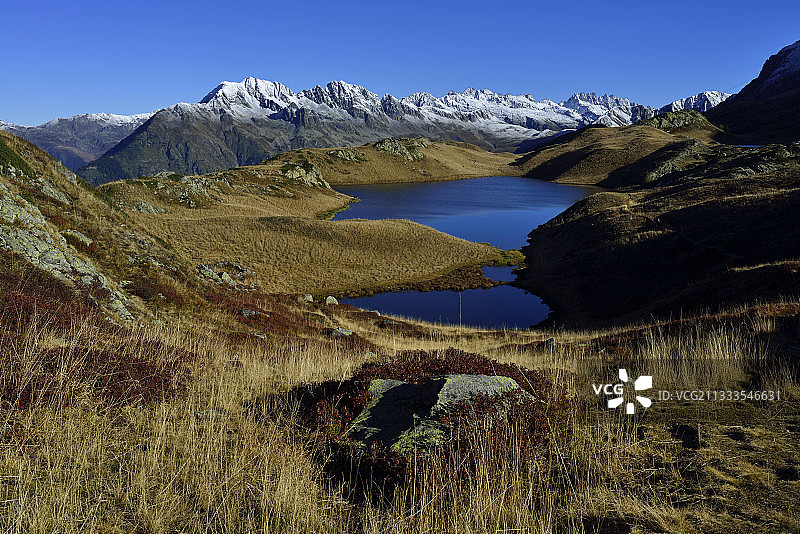 法国阿尔卑斯山于埃兹峰黑湖图片素材