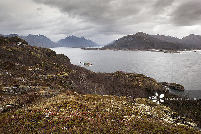 从挪威罗弗敦群岛斯托莫拉岛看到的拉夫特松峡湾图片素材