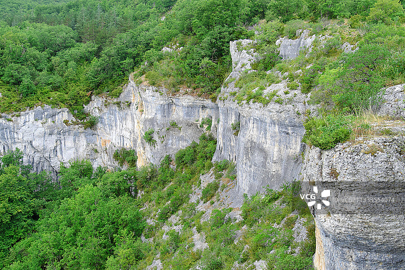 凯尔西石灰岩地质公园的韦内斯冰斗，法国洛特-加龙省圣西尔克拉波皮图片素材