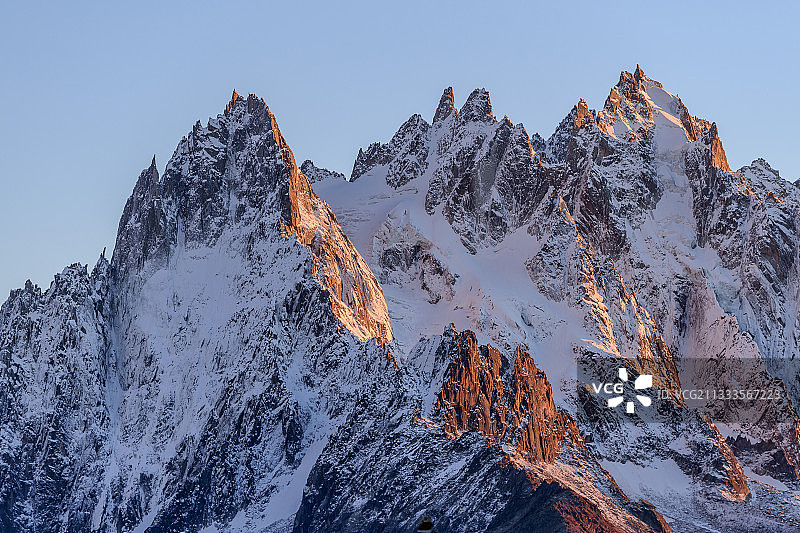 法国霞慕尼针峰群山秋景图片素材