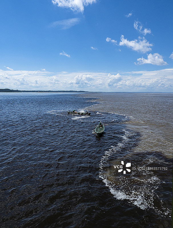 巴西亚马逊州玛瑙斯，亚马逊河和内格罗河交汇图片素材