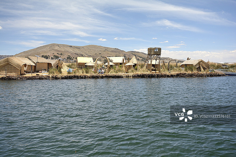 的的喀喀湖乌鲁斯群岛水上村庄，秘鲁普诺图片素材