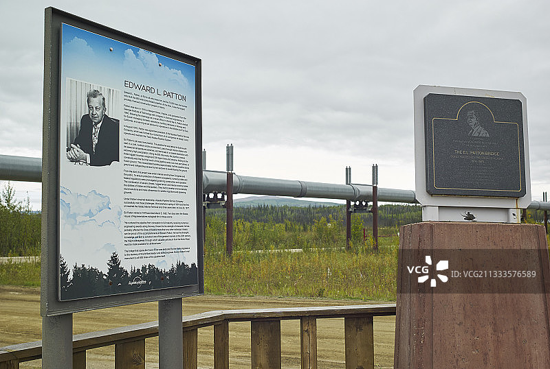 道尔顿公路：从费尔班克斯到普拉德霍湾，跨阿拉斯加管道系统，育空河路段，阿拉斯加，美国图片素材