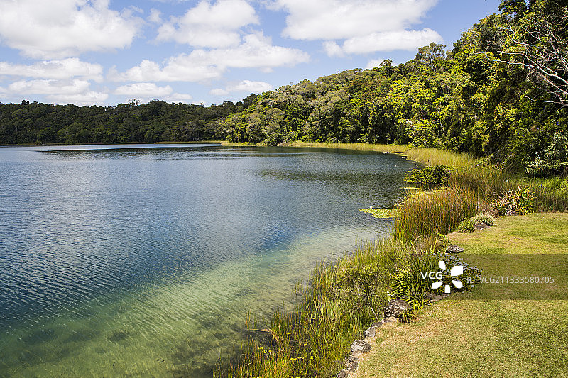 澳大利亚昆士兰州巴林湖火山口湖图片素材