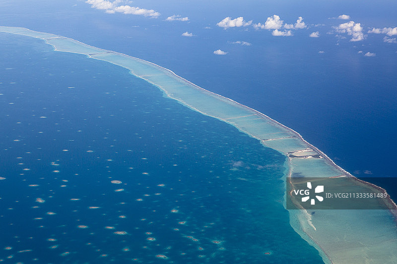 法属波利尼西亚图阿莫图群岛考库拉环礁岛鸟瞰图图片素材