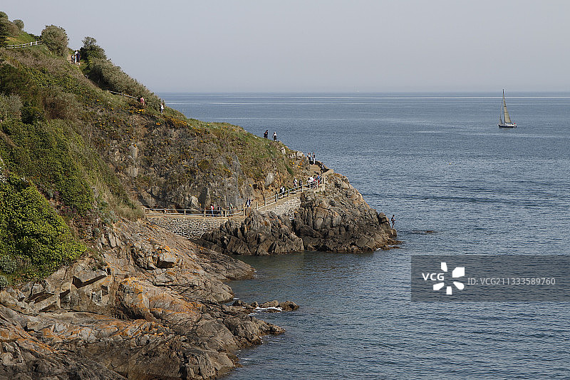 法国布列塔尼圣凯波特里厄的GR 34号海岸小径图片素材