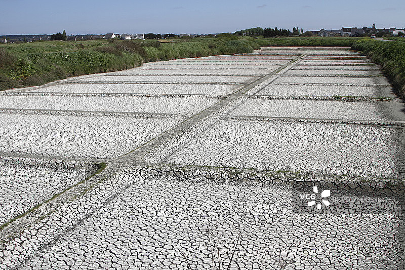 盖朗德盐沼的蒸发池，法国大西洋海岸图片素材