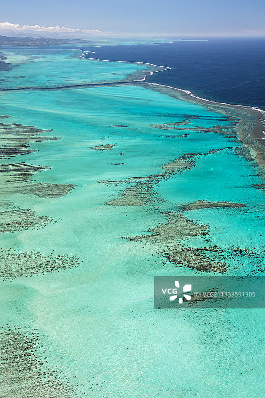 西海岸泻湖和珊瑚礁的航拍景观，新喀里多尼亚波埃泻湖，联合国教科文组织世界遗产图片素材