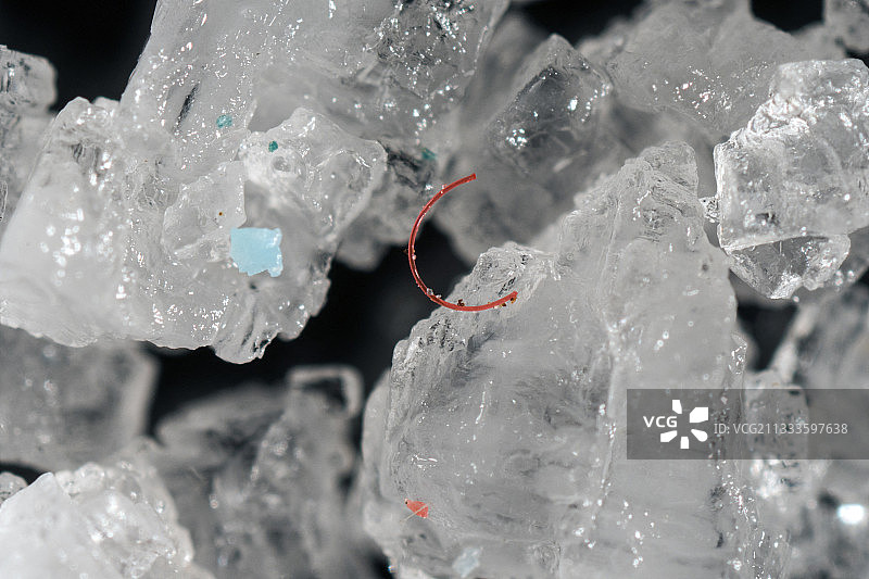 食盐中的微塑料图片素材