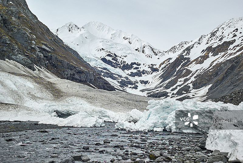 美国阿拉斯加州苏厄德公路附近拜伦冰川冰碛和拜伦峰图片素材