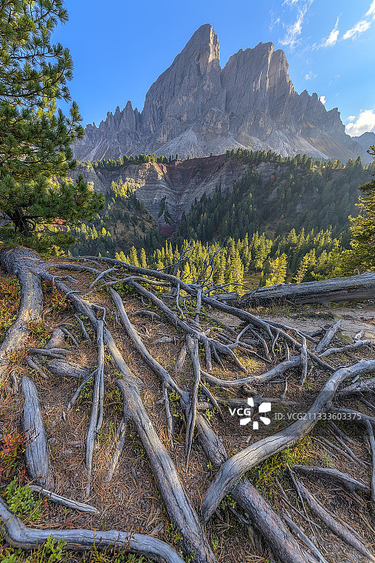 意大利多洛米蒂山脉萨斯德普蒂亚峰图片素材