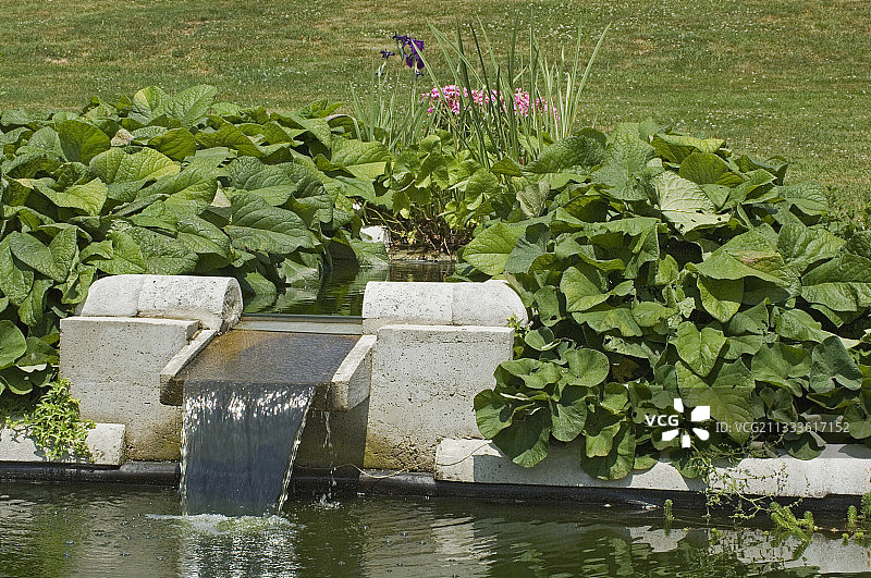现代风格喷泉，法国西风花园图片素材