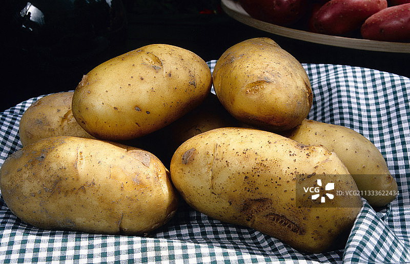 有机蔬菜：Roussillon土豆图片素材