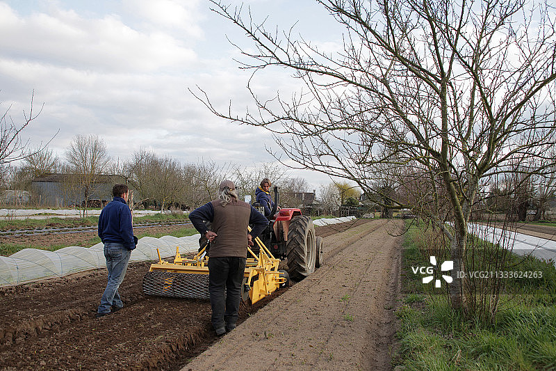 法国有机市场园丁的土地准备手工机械图片素材