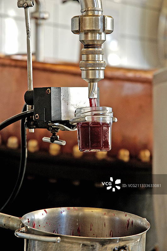 无籽覆盆子果酱灌装小罐图片素材