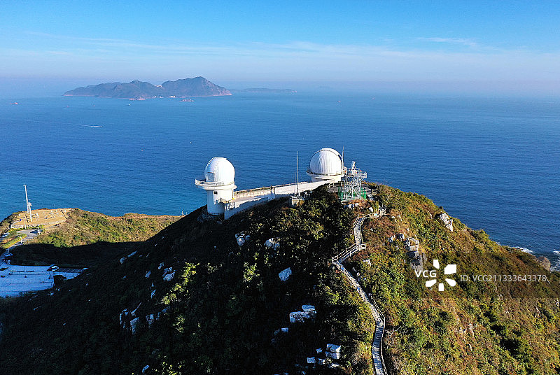 广东省深圳市大鹏新区南澳西涌海滨浴场与深圳天文台航拍图片素材