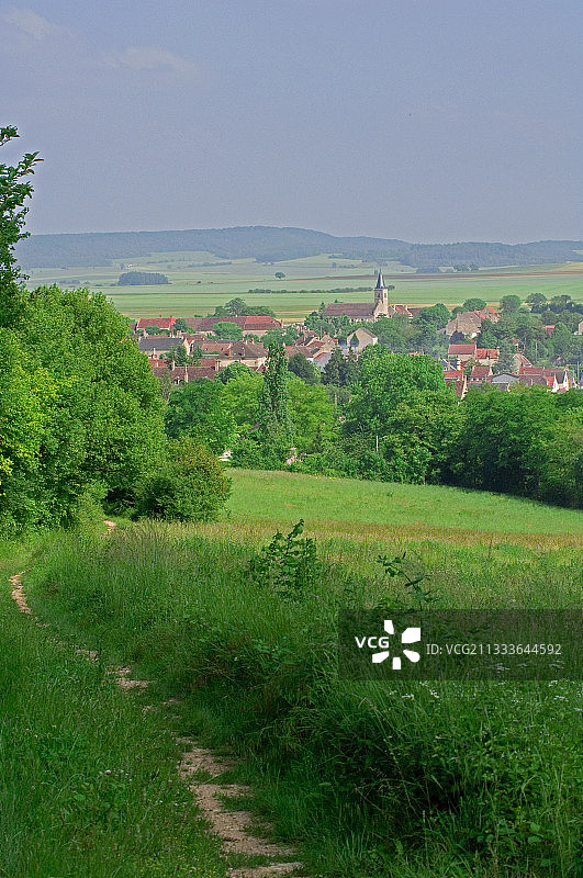 涅夫勒省乡村的村庄图片素材