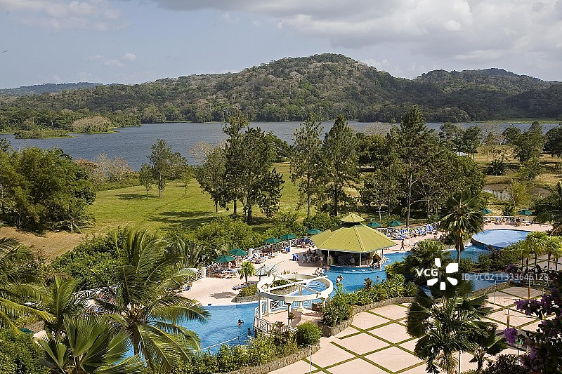 巴拿马运河旁的豪华酒店图片素材